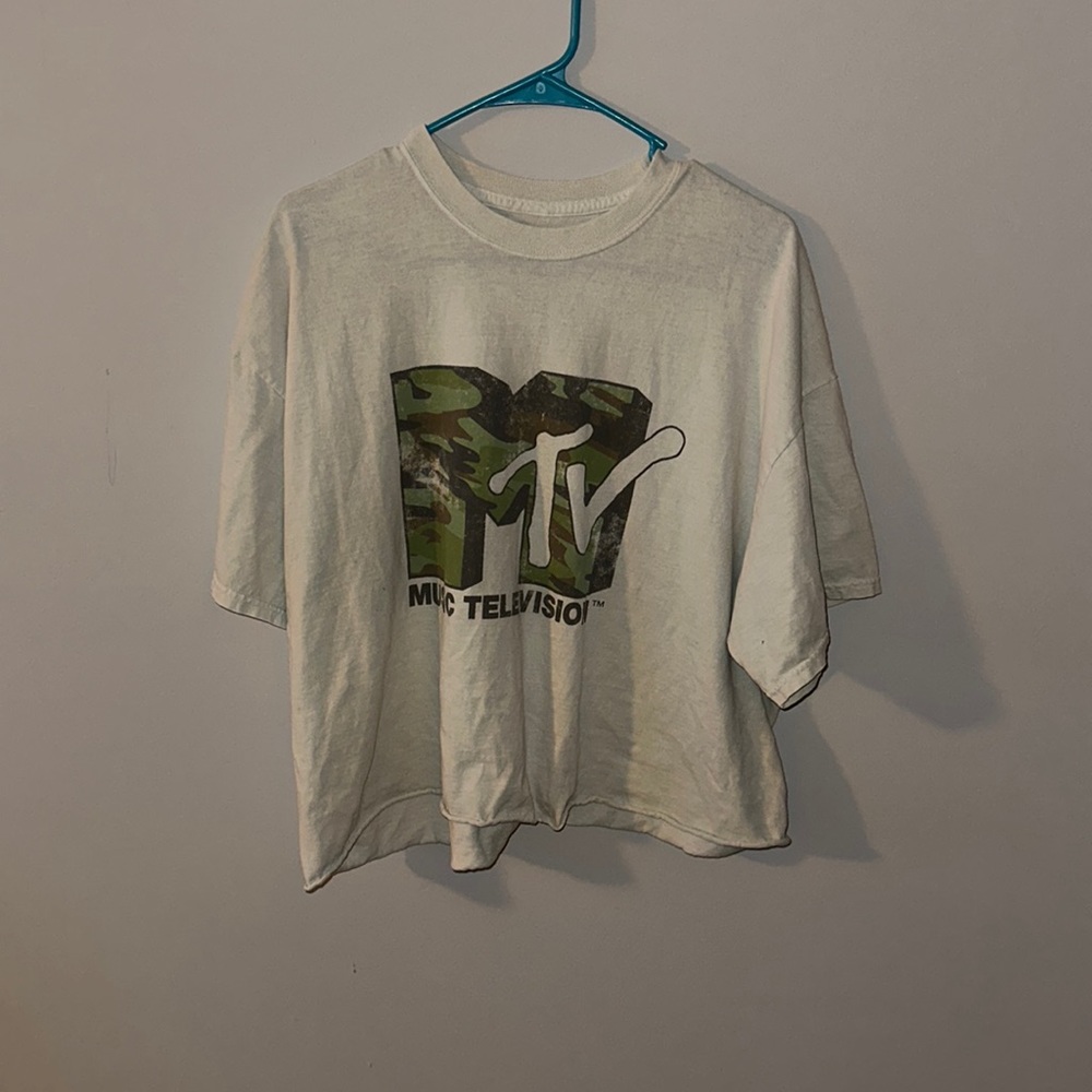 MTV camo crop tee